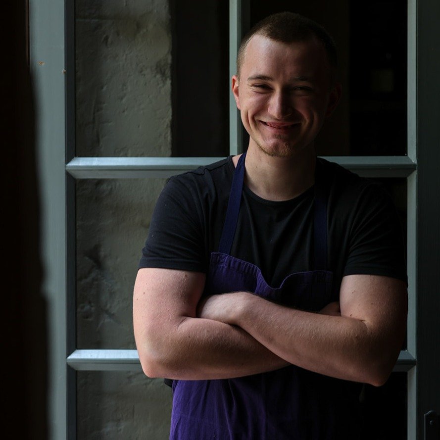 Hugo brun - Chef junior @ Rouge | Gronda